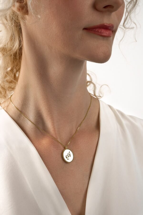 MOM Pendant in White Gold - Image 7