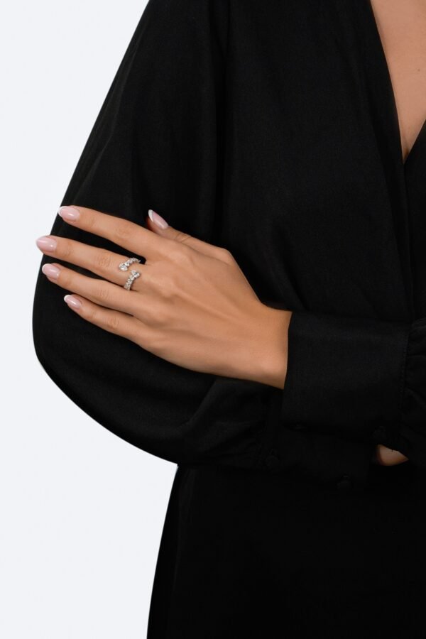 Classic Ring in White Gold with Lab Grown Diamonds - Image 3