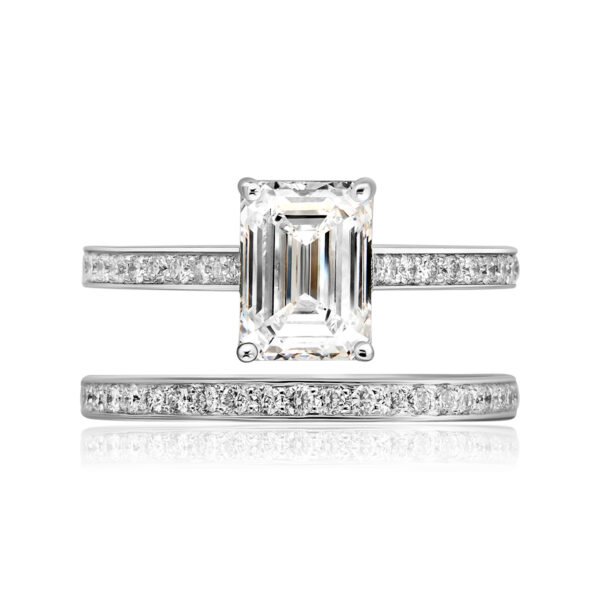 Engagement Ring Set in White Gold with Diamonds - Image 2
