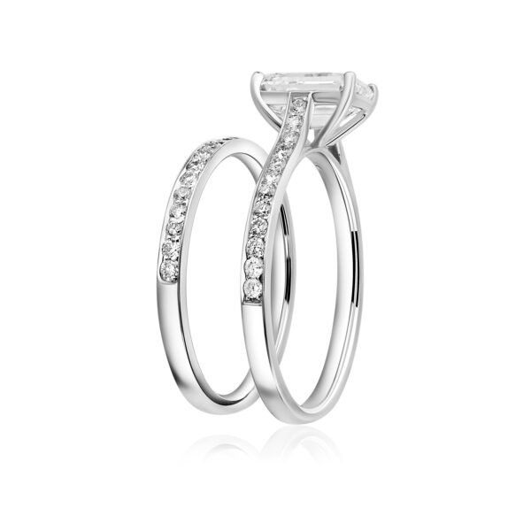 Engagement Ring Set in White Gold with Diamonds - Image 3
