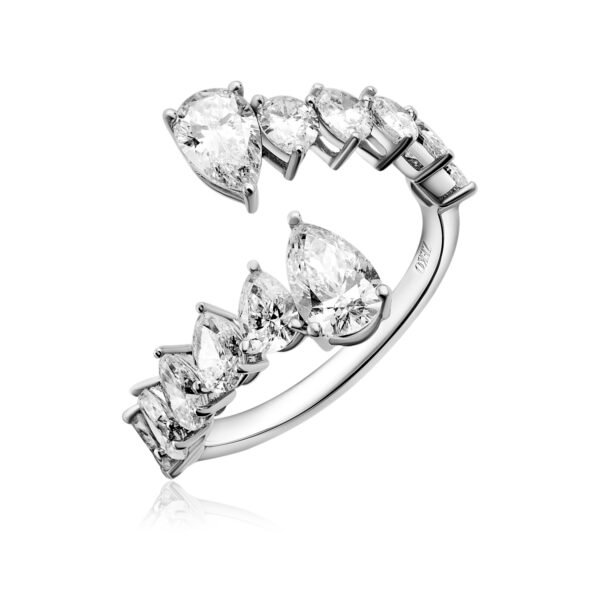Classic Ring in White Gold with Lab Grown Diamonds